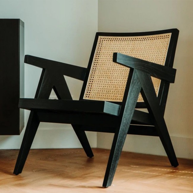 Aime Té loungestoel Pierre Jeanneret Rattan Lounge Chair door Pierre Jeanneret