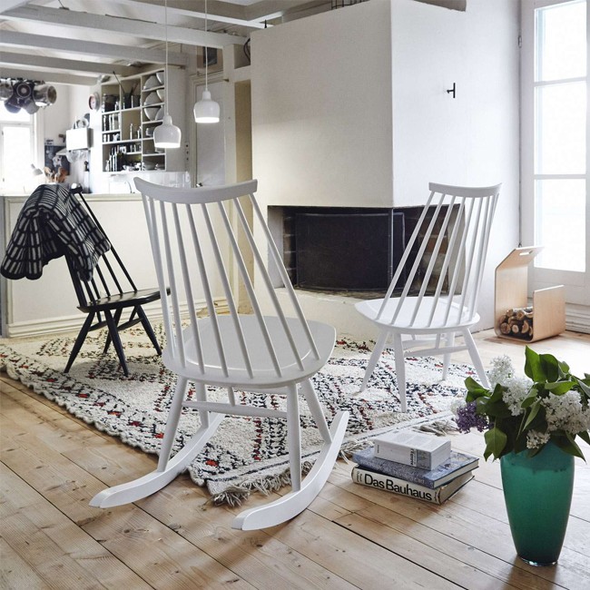 Artek schommelstoel Mademoiselle Rocking Chair door Ilmari Tapiovaara
