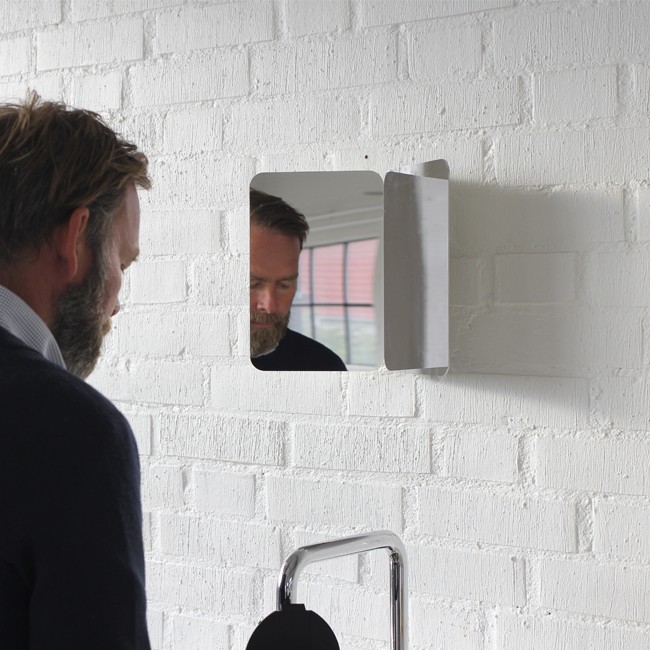 Artek spiegel 124° Mirror Small door Daniel Rybakken
