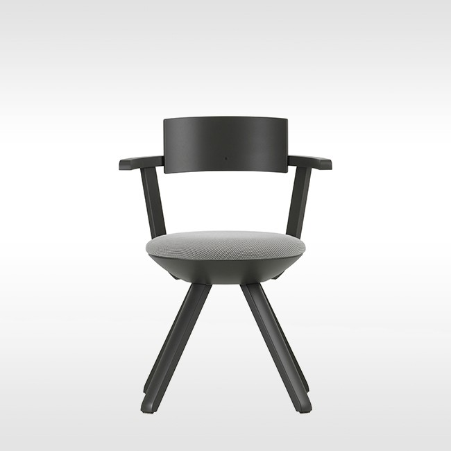 Artek stoel KG002 Rival Chair met textiel door Konstantin Grcic