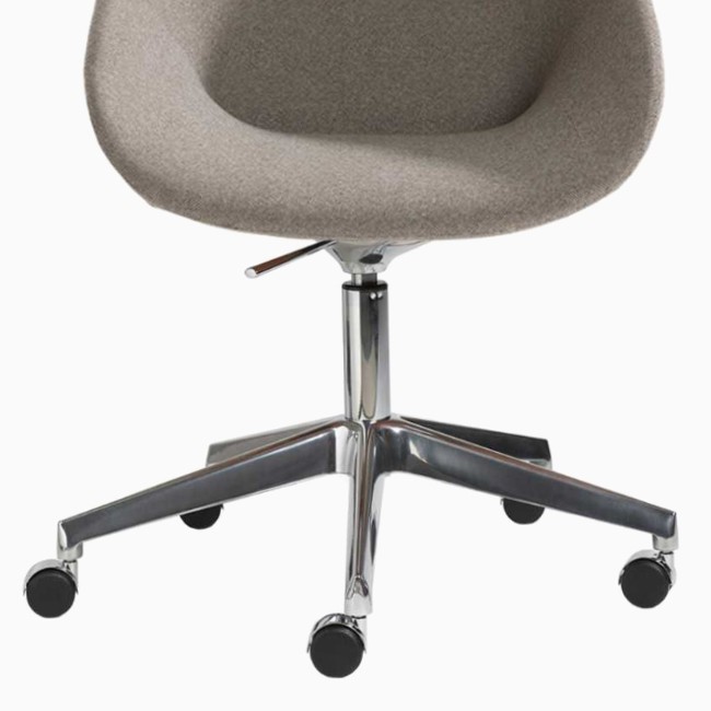 Artifort bureaustoel Beso Chair met armleuning door Khodi Feiz