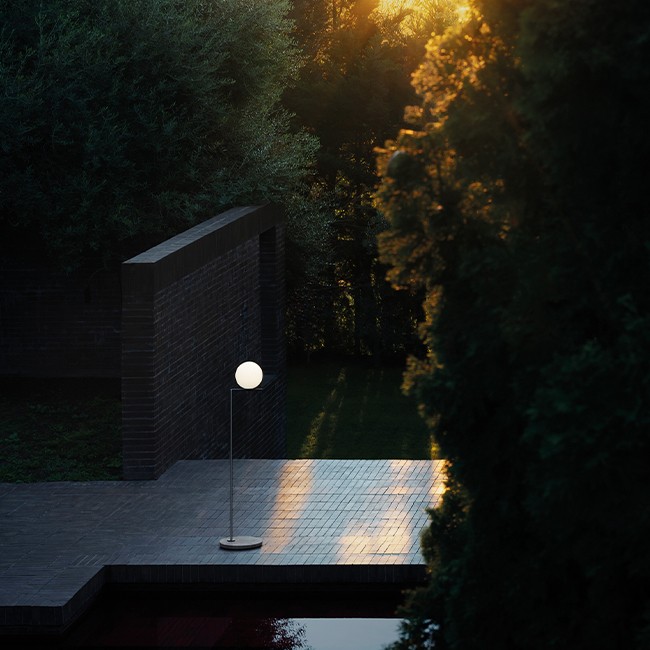 Flos outdoor vloerlamp IC Light F1 OUTDOOR door Michael Anastassiades 