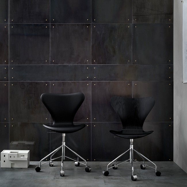 Fritz Hansen bureaustoel Series 7 Model 3117 Swivel Chair Bekleding Voorkant door Arne Jacobsen 