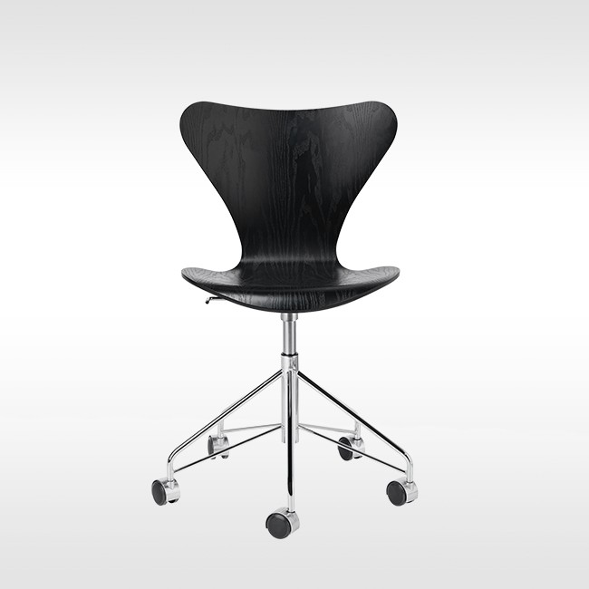 Fritz Hansen bureaustoel Series 7 Model 3117 Swivel Chair door Arne Jacobsen 