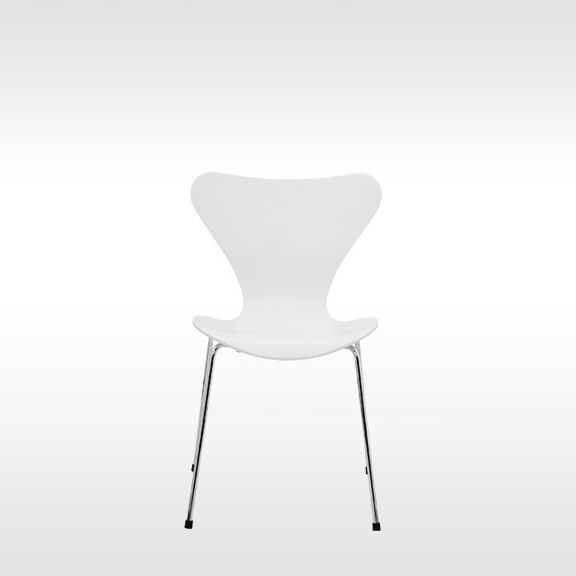 Fritz Hansen stoel Series 7 Chair 3107 Gelakt Eiken door Arne Jacobsen 