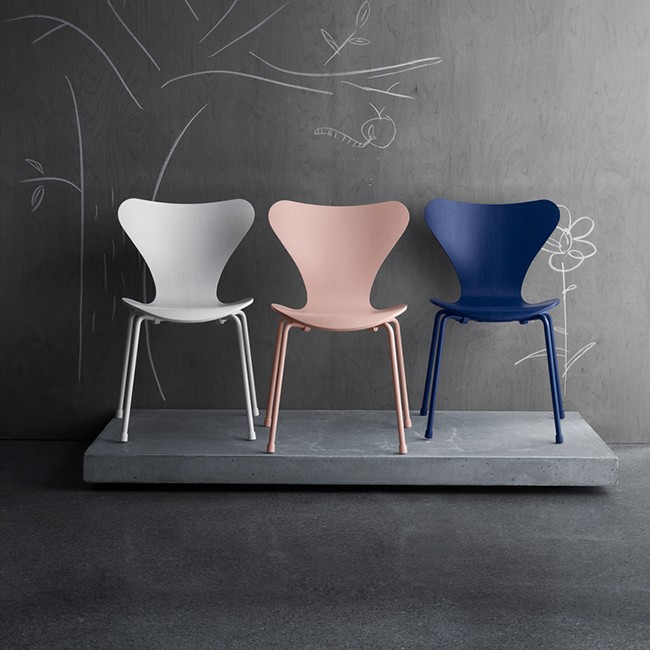 Fritz Hansen stoel Series 7 Chair Model 3107MC Mono Colour door Arne Jacobsen 