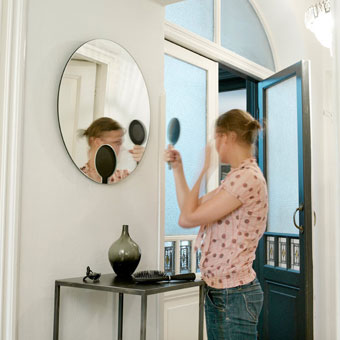 Functionals wand en handspiegel Mirror Mirror door Jan Habraken