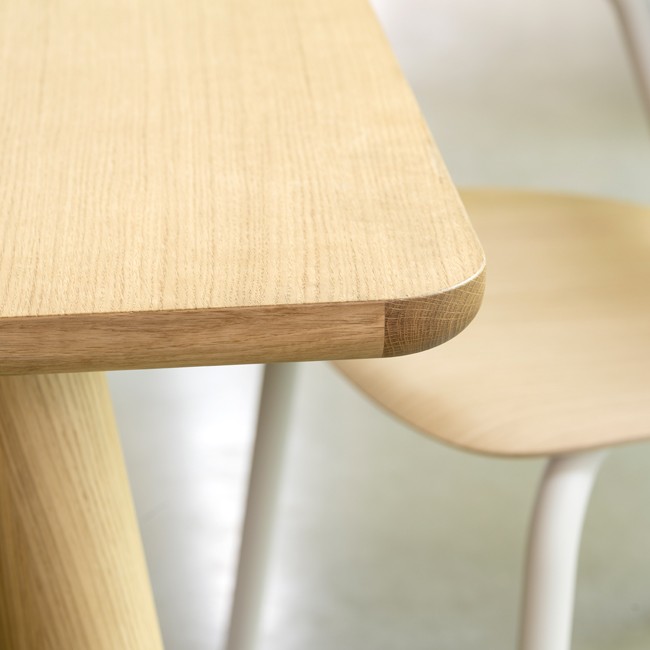 Functionals tafel Wood Air Table door Iskos-Berlin 