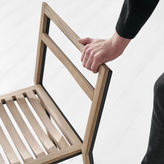 Jot.Jot barkruk Shadow Barstool door Boris Berlin Design