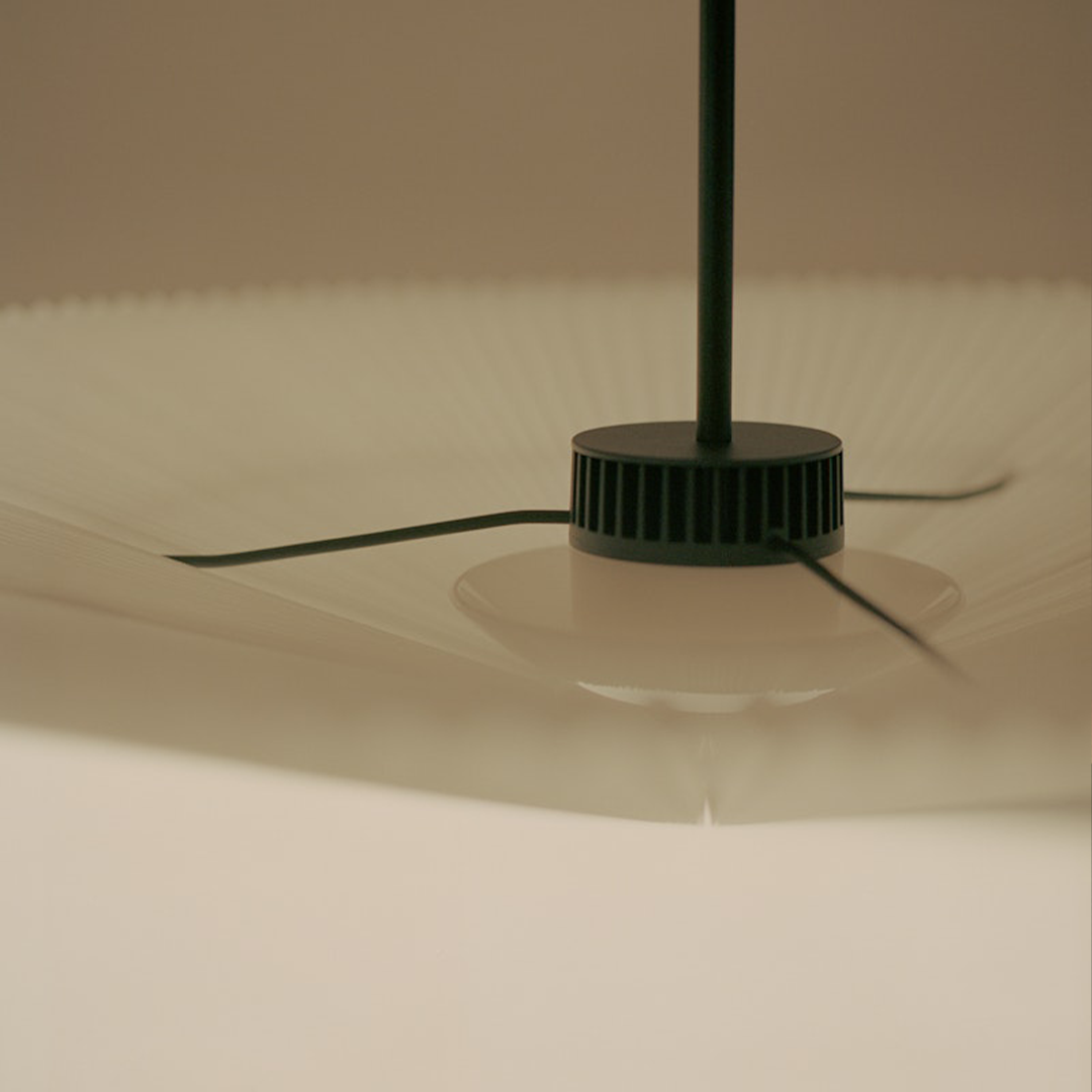 New Works hanglamp Nebra Pendant Lamp door Lukas Bazle