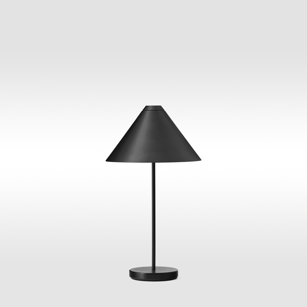 New Works portable tafellamp Brolly Portable Table Lamp door Knut Bendik Humlevik