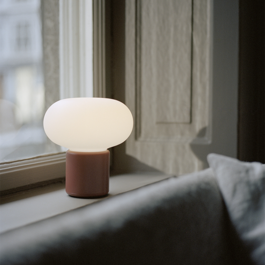 Negen Generator Toegangsprijs New Works Portable Tafellamp Karl-Johan Portable Table Lamp Door Signe  Hytte | Designlinq