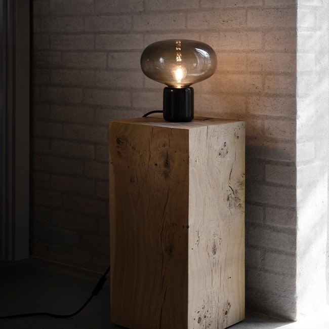 New Works tafellamp Karl-Johan Table Lamp door Signe Hytte