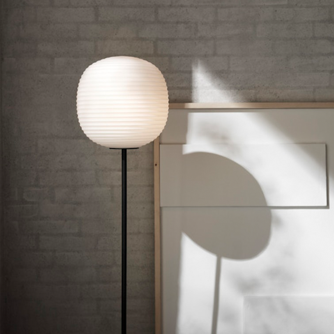 New Works vloerlamp Lantern Floor Lamp door Anderssen & Voll