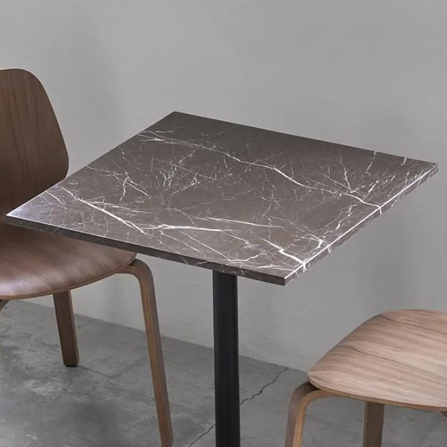 Normann Copenhagen statafel Form Café Table Marble Vierkant door Simon Legald 