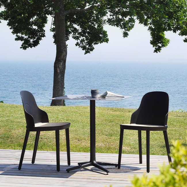 Normann Copenhagen stoel Allez Chair Molded Wicker (outdoor) door Simon Legald
