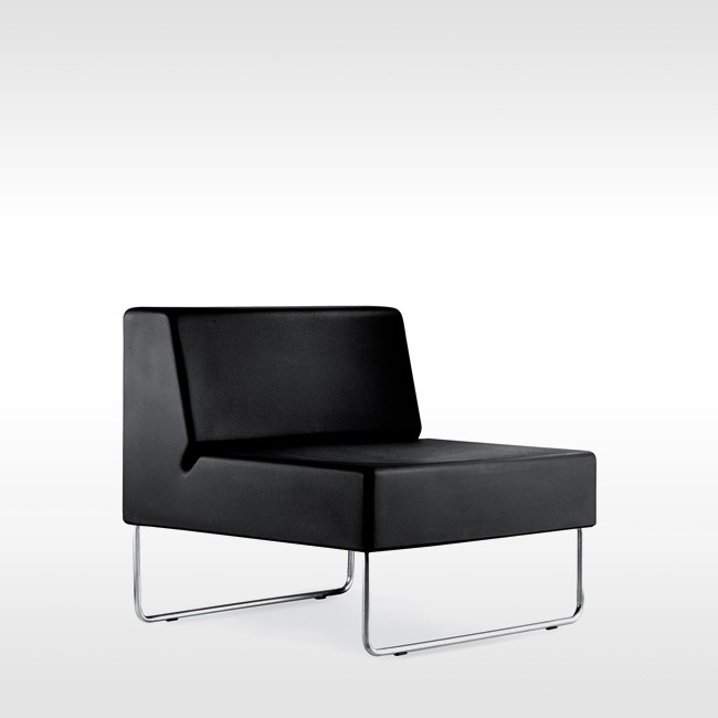 Pedrali fauteuil Host Lounge 790 door Marco Pocci & Claudio Dondoli