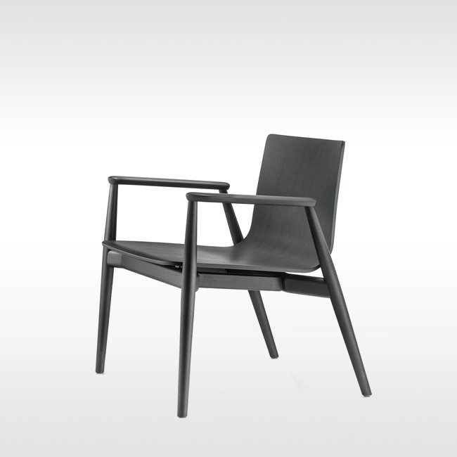 Pedrali fauteuil Malmö 295 door Cazzaniga, Mandelli & Pagliarulo