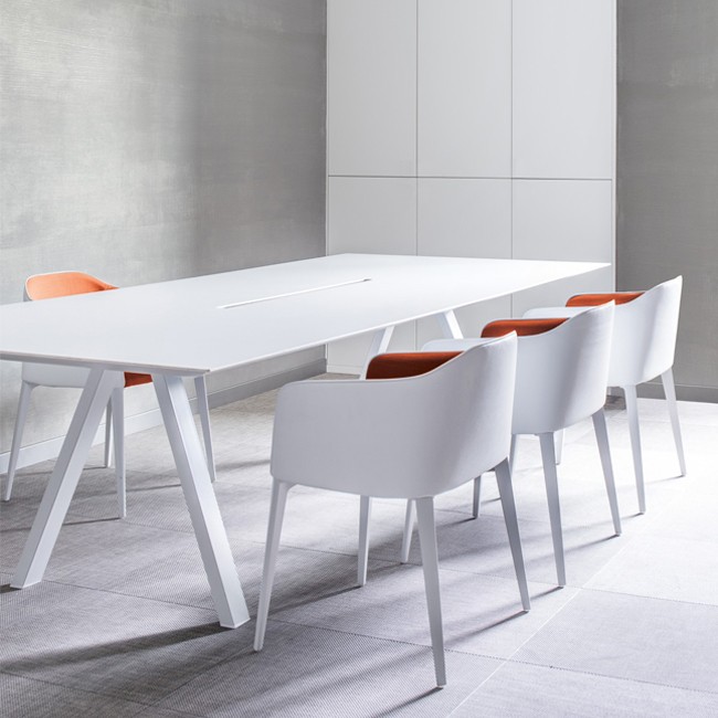 Pedrali tafel Arki Table Compact White met kabelmanagement door Pedrali R&D