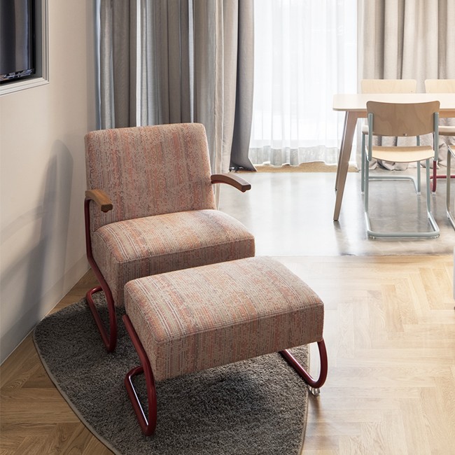 Thonet fauteuil Serie S 411 Gepoedercoat Onderstel door Thonet Design Team 