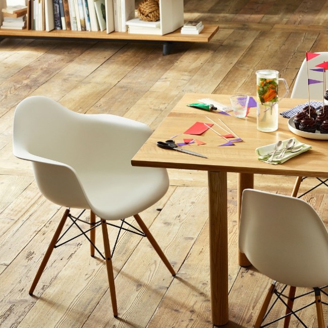Showroom Sale Vitra Stoel Eames Plastic Armchair Daw Esdoorn Donkerbruin Door Charles Ray Eames Designlinq