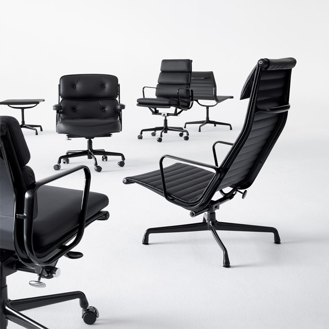 Vitra bureaustoel Aluminium Chair EA 117 leder (zwart frame) door Charles & Ray Eames
