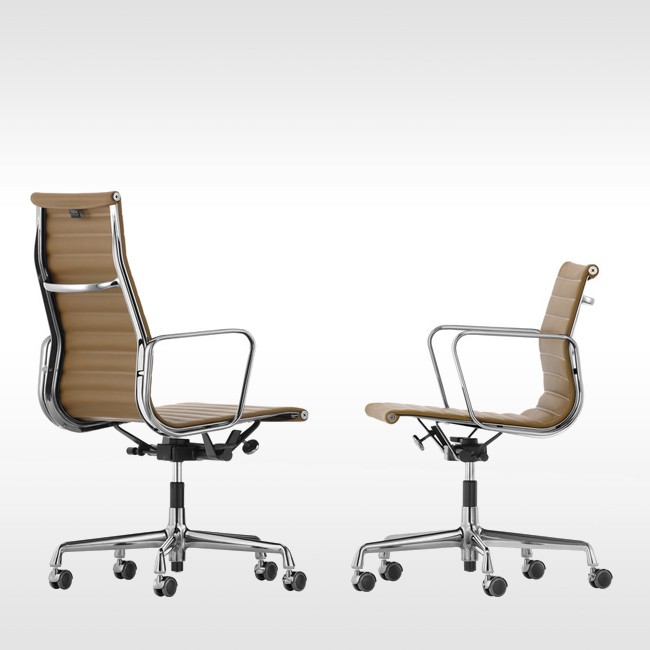 Vitra bureaustoel Aluminium Chair EA 118 leer door Charles & Ray Eames