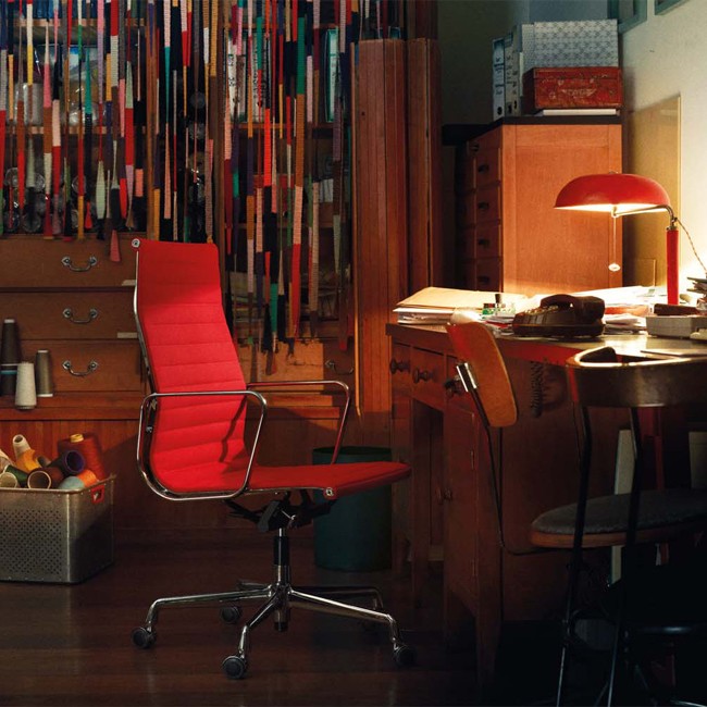 Vitra bureaustoel Aluminium Chair EA 119 stof door Charles & Ray Eames