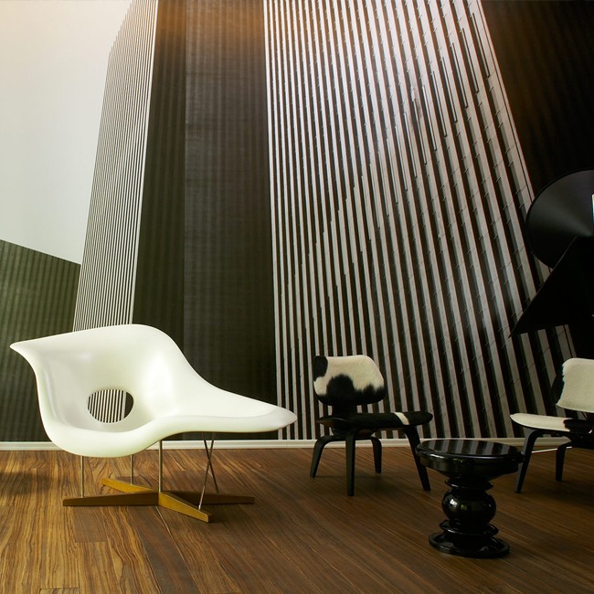Vitra loungechair La Chaise door Charles & Ray Eames