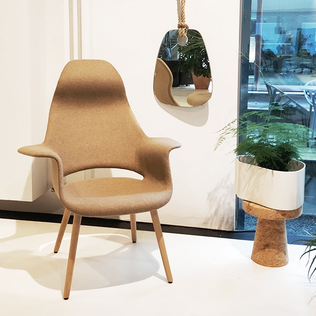 Vitra fauteuil Organic Highback Chair naturel onderstel door Charles Eames & Eero Saarinen