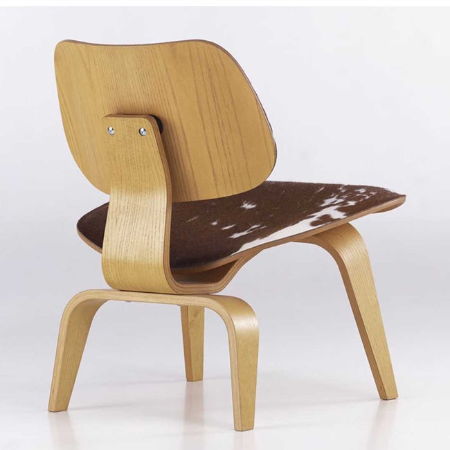 Vitra loungechair LCW Calf's Skin Plywood Group door Charles & Ray Eames