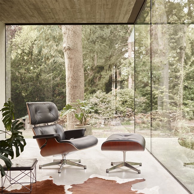 Vitra loungestoel Eames Lounge Chair Amerikaans Kersenhout (zwart onderstel) door Charles & Ray Eames