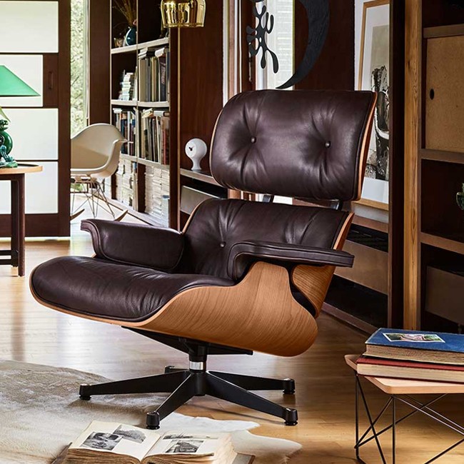 Vitra loungestoel Eames Lounge Chair Amerikaans Kersenhout (zwart onderstel) door Charles & Ray Eames