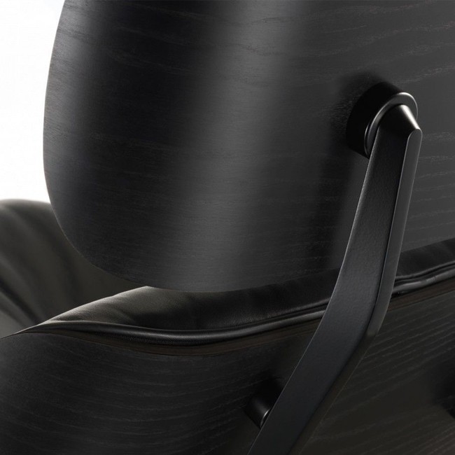 Vitra loungestoel Eames Lounge Chair zwart essenhout door Charles & Ray Eames
