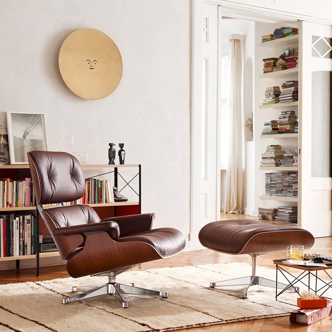 Vitra loungestoel Eames Lounge Chair zwart gepigmenteerd noten door Charles & Ray Eames