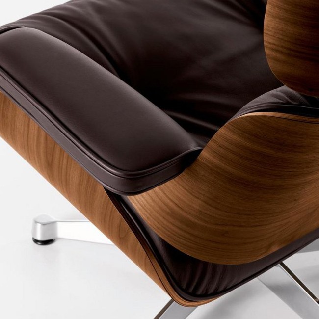Vitra loungestoel Eames Lounge Chair zwart gepigmenteerd noten (zwart onderstel) door Charles & Ray Eames