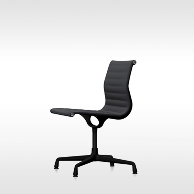Vitra stoel Aluminium Chair EA 101 leder (zwart frame) door Charles & Ray Eames