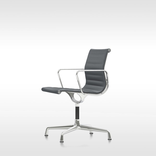 Vitra stoel Aluminium Chair EA 103 leer door Charles & Ray Eames