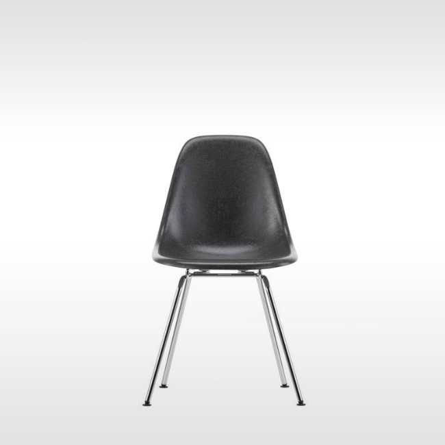Vitra stoel Eames Fiberglass Side Chair DSX (verchroomd onderstel) door Charles & Ray Eames