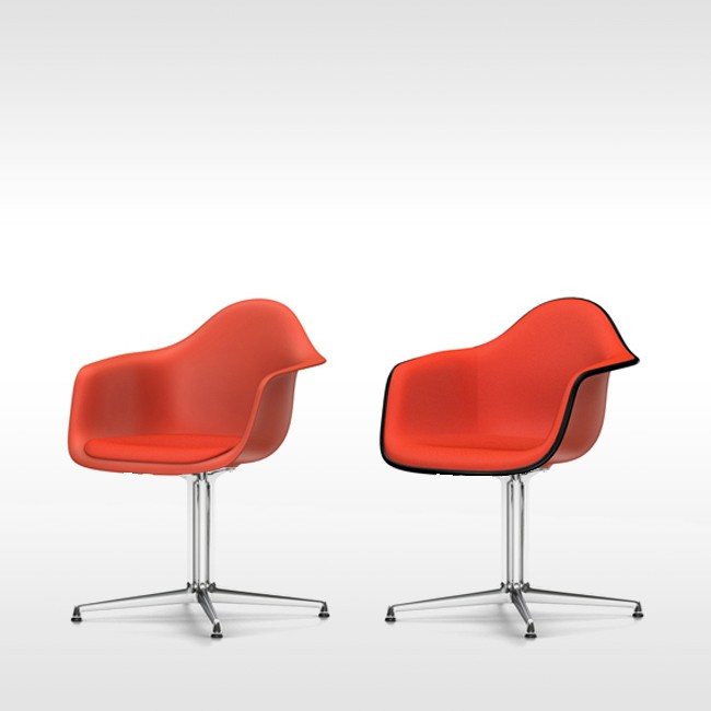 Vitra stoel Eames Plastic Armchair DAL Poppyrood bekleed door Charles & Ray Eames