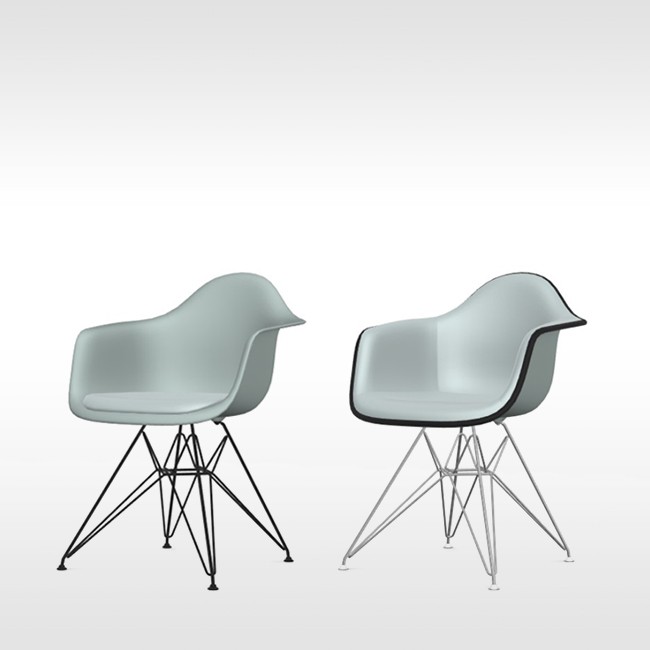 Vitra stoel Eames Plastic Armchair DAR Helder Grijs bekleed door Charles & Ray Eames