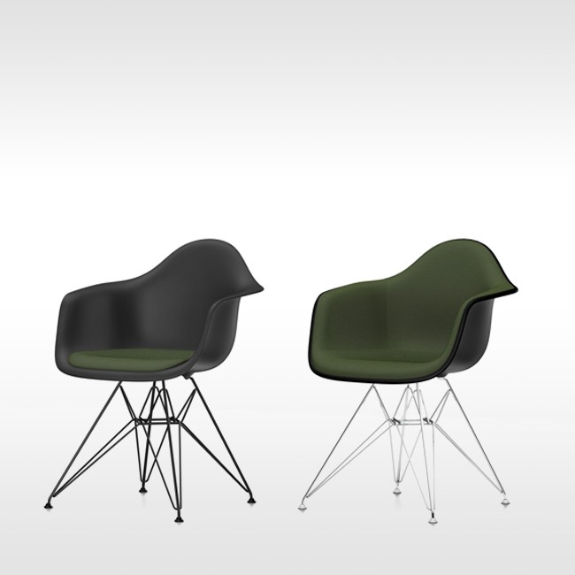 Vitra stoel Eames Plastic Armchair DAR Zwart bekleed door Charles & Ray Eames