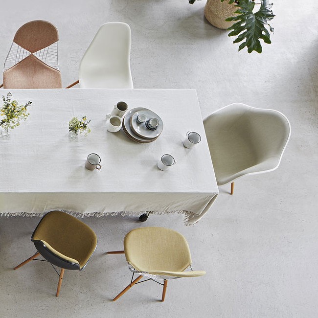 Vitra stoel Eames Plastic Armchair DAW Graniet bekleed door Charles & Ray Eames