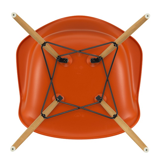 Vitra stoel Eames Plastic Armchair DAW Rusty Orange bekleed door Charles & Ray Eames