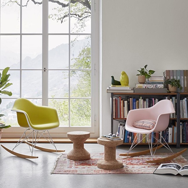 Vitra stoel Eames Plastic Armchair DAW Sunlight bekleed door Charles & Ray Eames