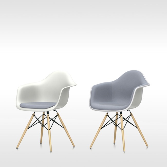 Vitra stoel Eames Plastic Armchair DAW Wit bekleed door Charles & Ray Eames