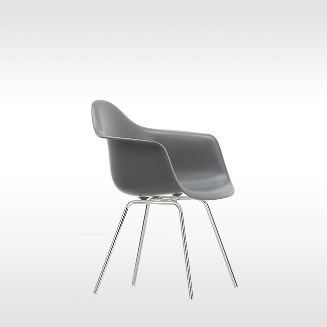 Vitra stoel Eames Plastic Armchair DAX (verchroomd onderstel) door Charles & Ray Eames