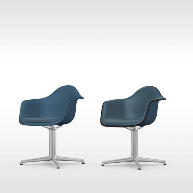 Vitra stoel Eames Plastic Armchair DAL Zeeblauw bekleed door Charles & Ray Eames
