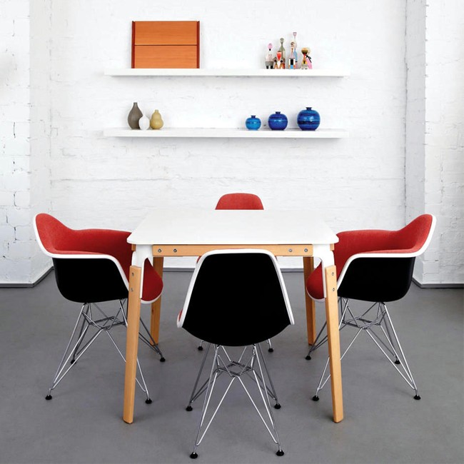 Vitra stoel Eames Plastic Chair DSR Zwart bekleed door Charles & Ray Eames