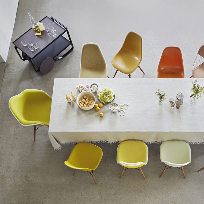 Vitra stoel Eames Plastic Chair DSW (esdoorn goud) door Charles & Ray Eames